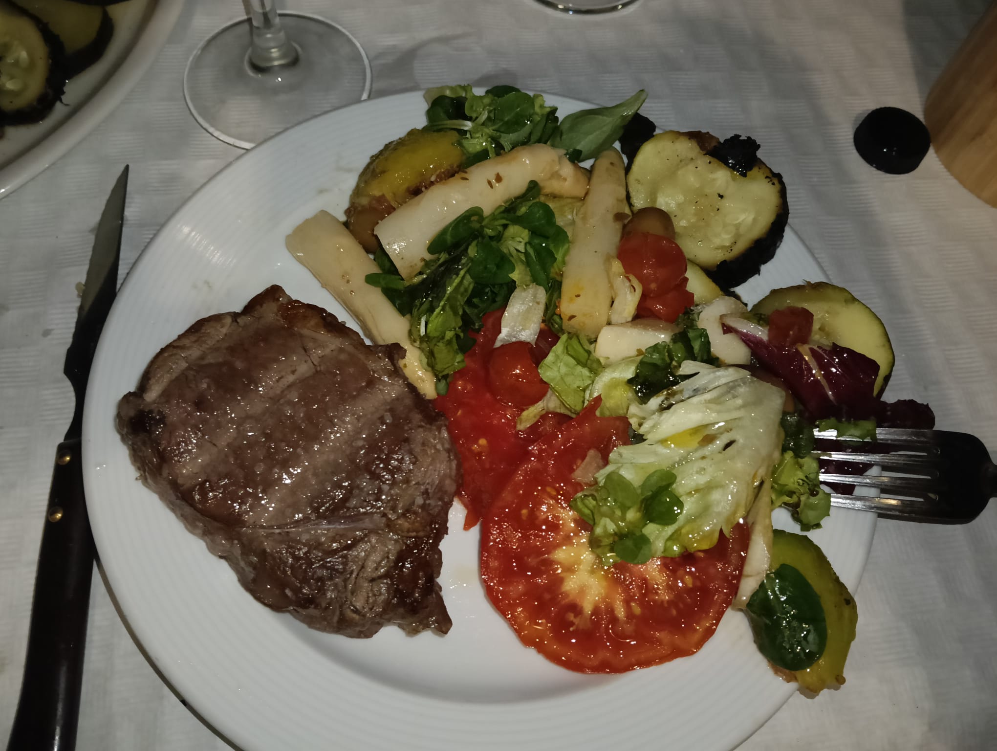 Nit de brasa a Cal Visa: carn, carbassó i un 55 ben dolç