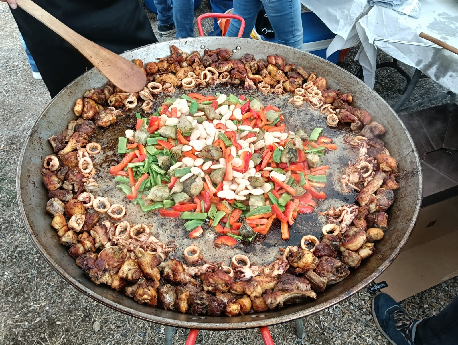 Verdura al centre i volta de carns daurades