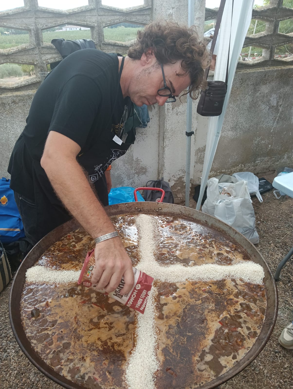 El cuiner dibuixa la creu d&#39;arròs perfecta