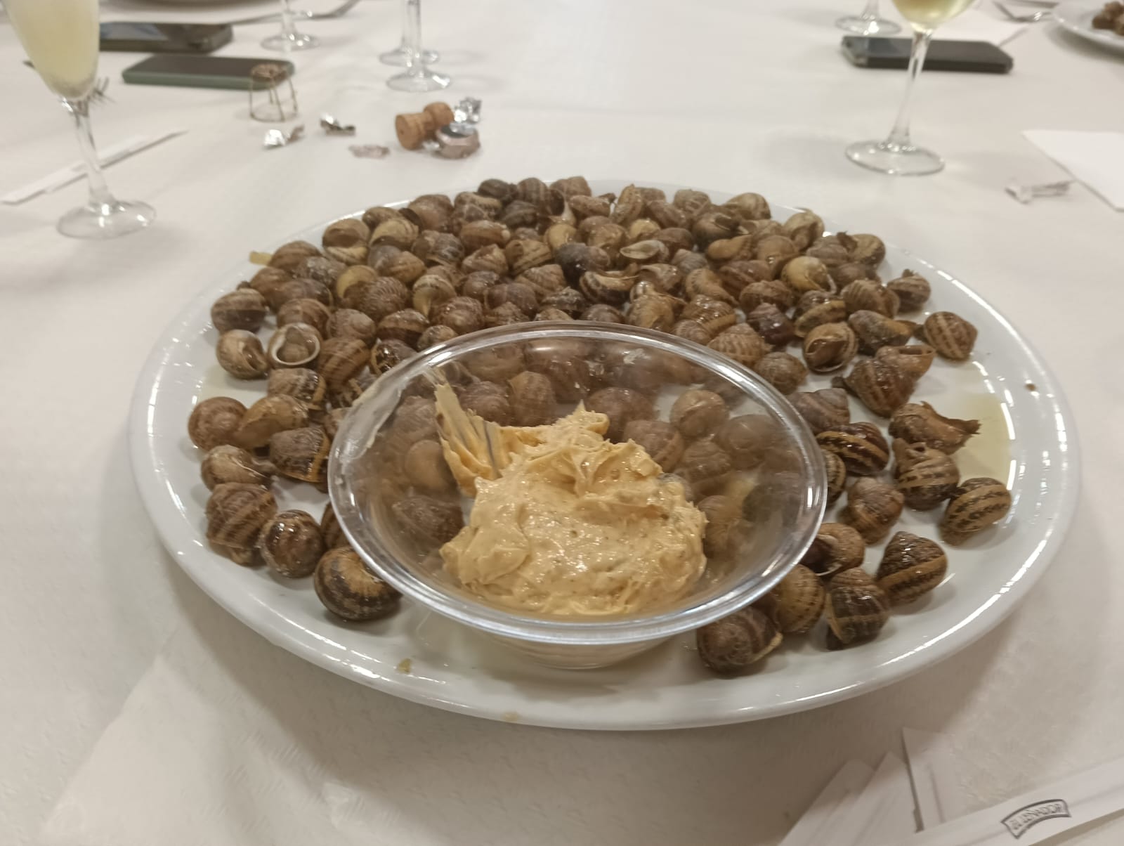 Safata de caragols amb salsa café Paris