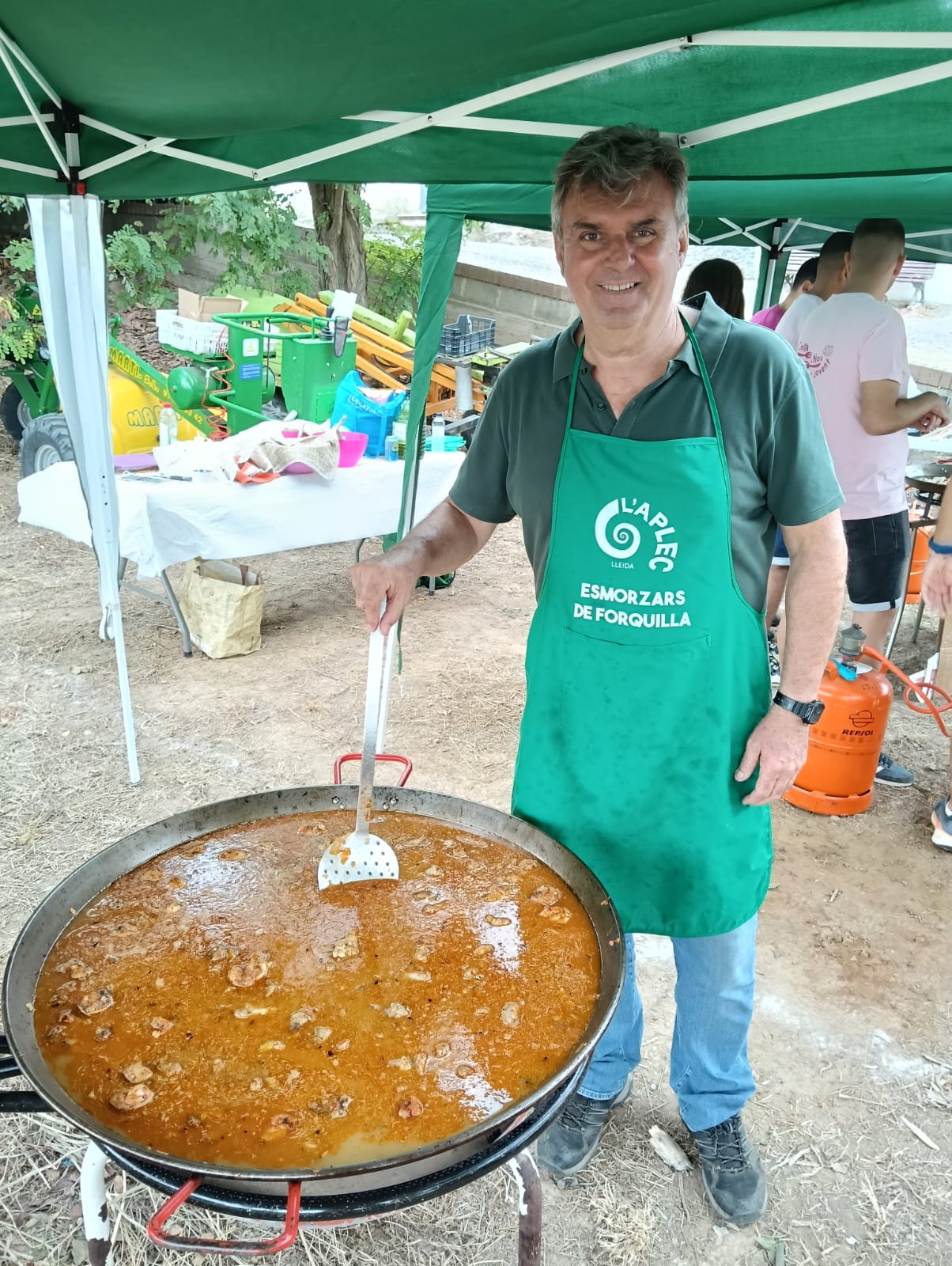 El Joan Queralt remenant amb devoció