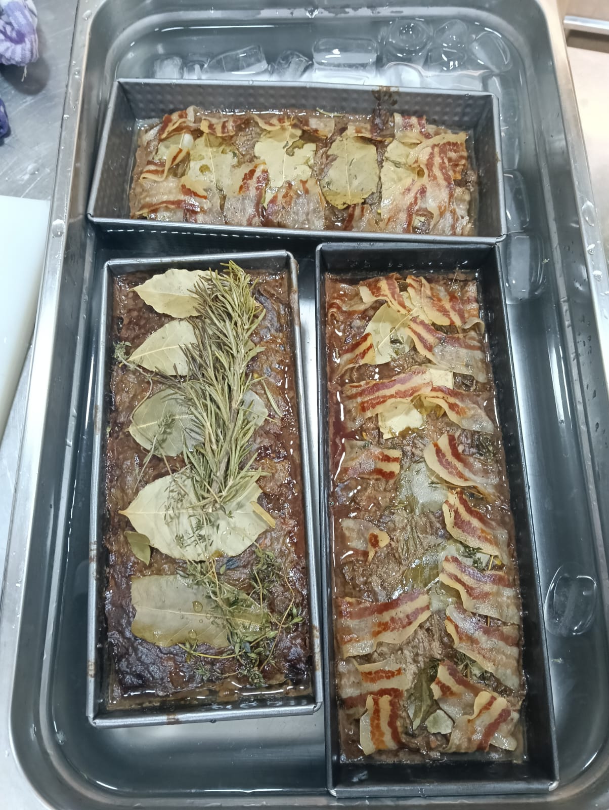 Terrines refredant al bany maria de gel