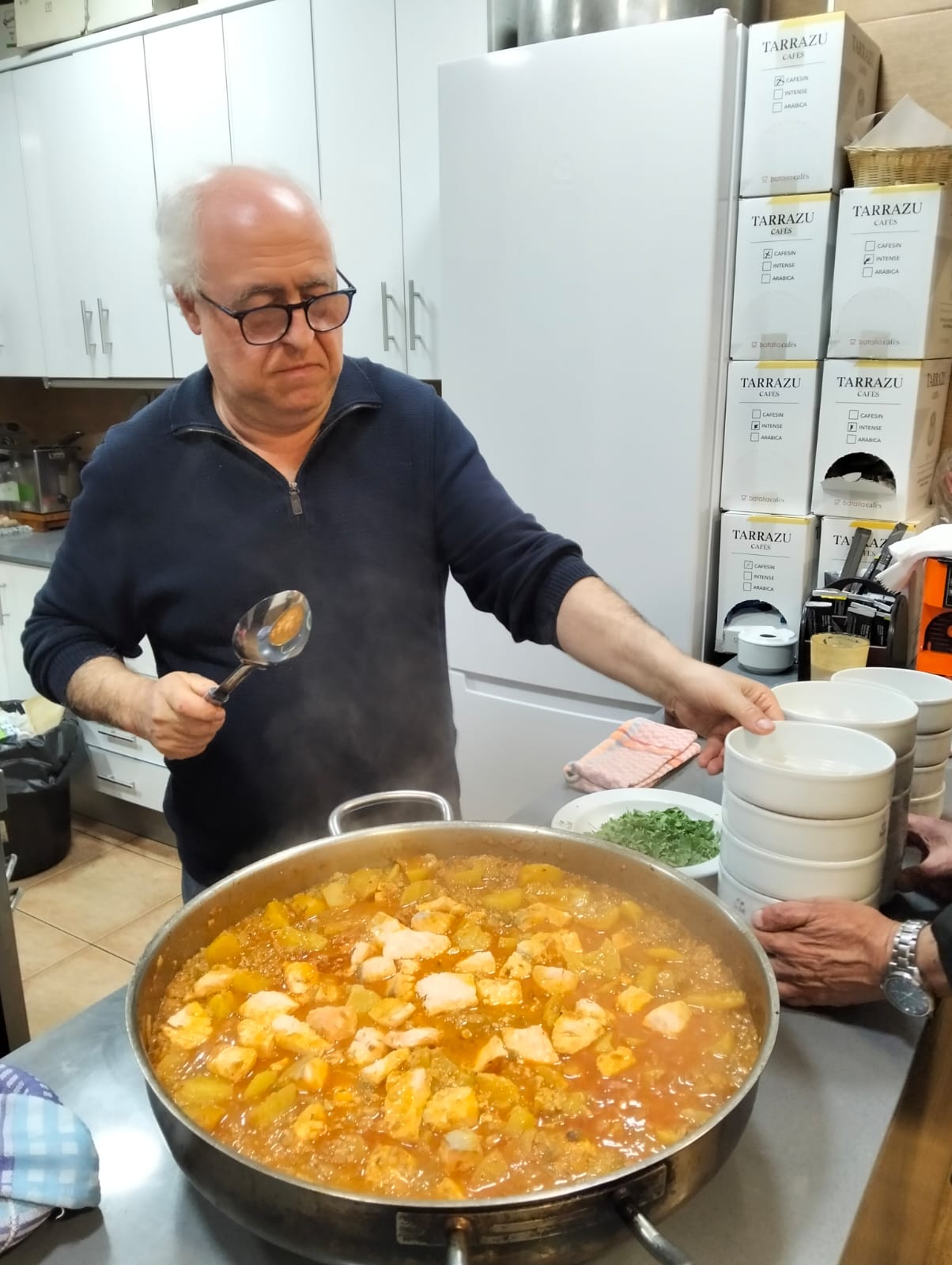 Marmitako a punt de servir
