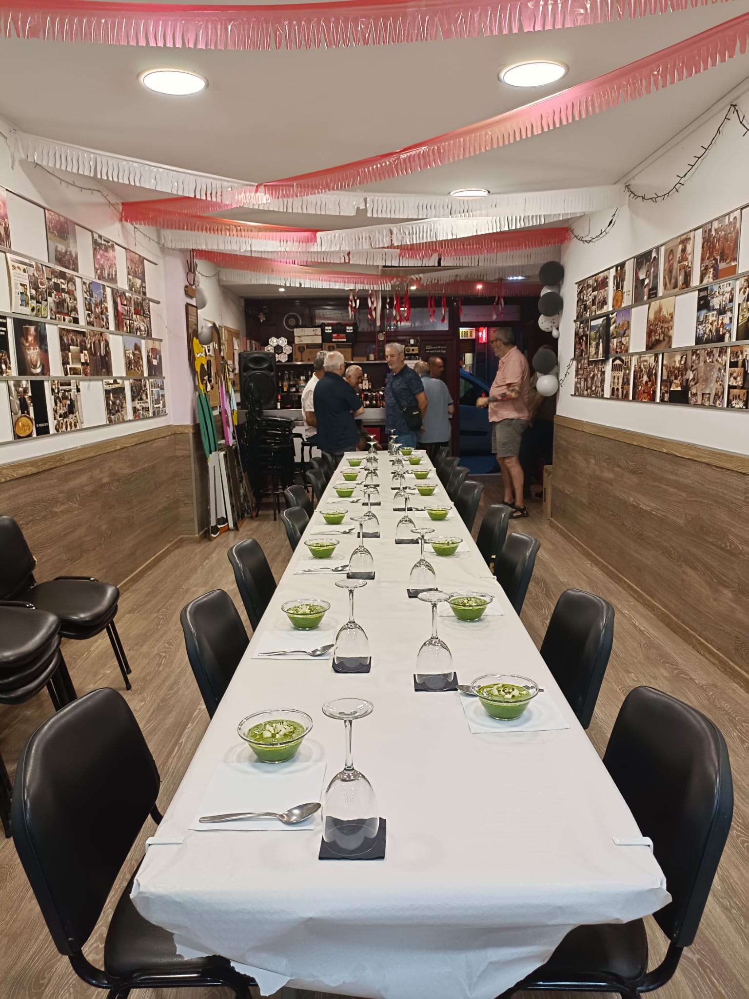 La taula preparada per al sopar de juny