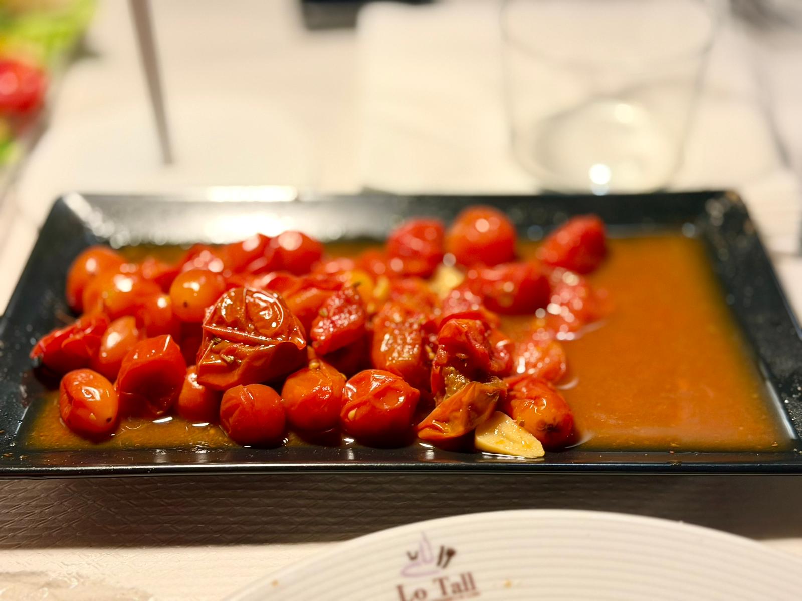 Tomàquets cherry confitats amb all i oli d'oliva