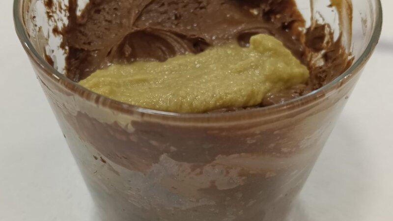Mousse de xocolata amb oliva, anxoves, panís i menta